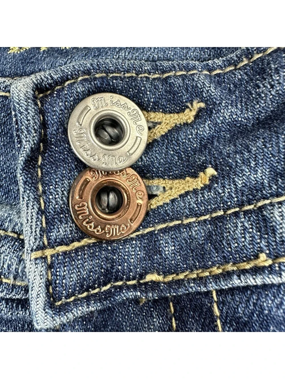 Miss Me Womens Denim Distressed Frayed Hem Plaid Jewel Stud Bermuda Shorts 27